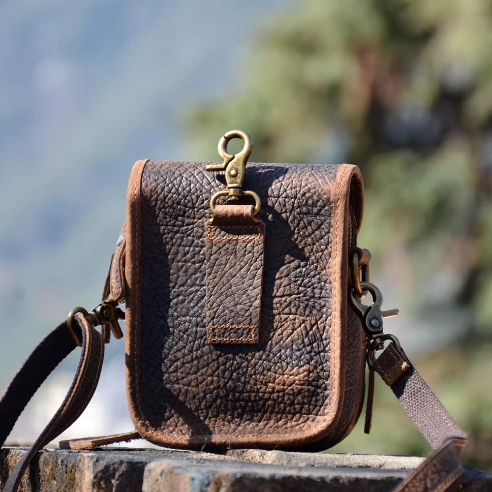 香港狄記皮具 狄記 原創真皮手工 ins郵差包 ins風格包包 頭層牛皮包包 皮革 原創手工真皮 皮件 香港狄記手工製作 - 原創機能斜背小包396號