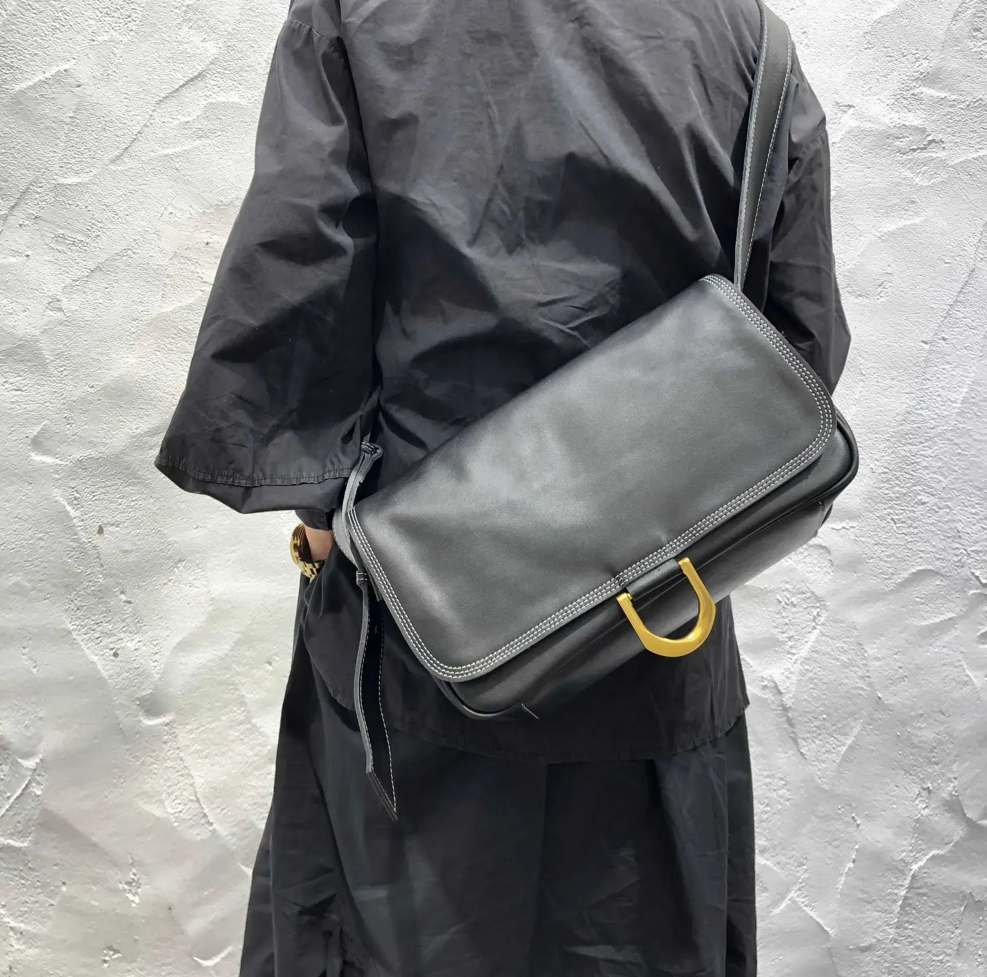 香港狄記皮具 狄記 原創真皮手工 ins郵差包 ins風格包包 頭層牛皮包包 皮革 原創手工真皮 皮件 DEEPKEE 復古真皮手工包