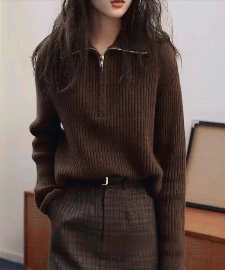 ✨ ดีไซน์ปกเสื้อแบบซิปครึ่งตัว ช่วยให้เปลี่ยนสไตล์ได้ง่าย ผสมผสานลุคแคชชวลและลุคหรูหรา!