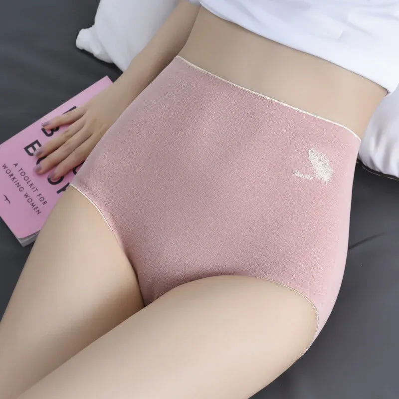 【Wacoal】【ハイウエスト補正ショーツ】食い込まないから着け心地が楽。綿100％のクロッチ、吸水性、通気性抜群。