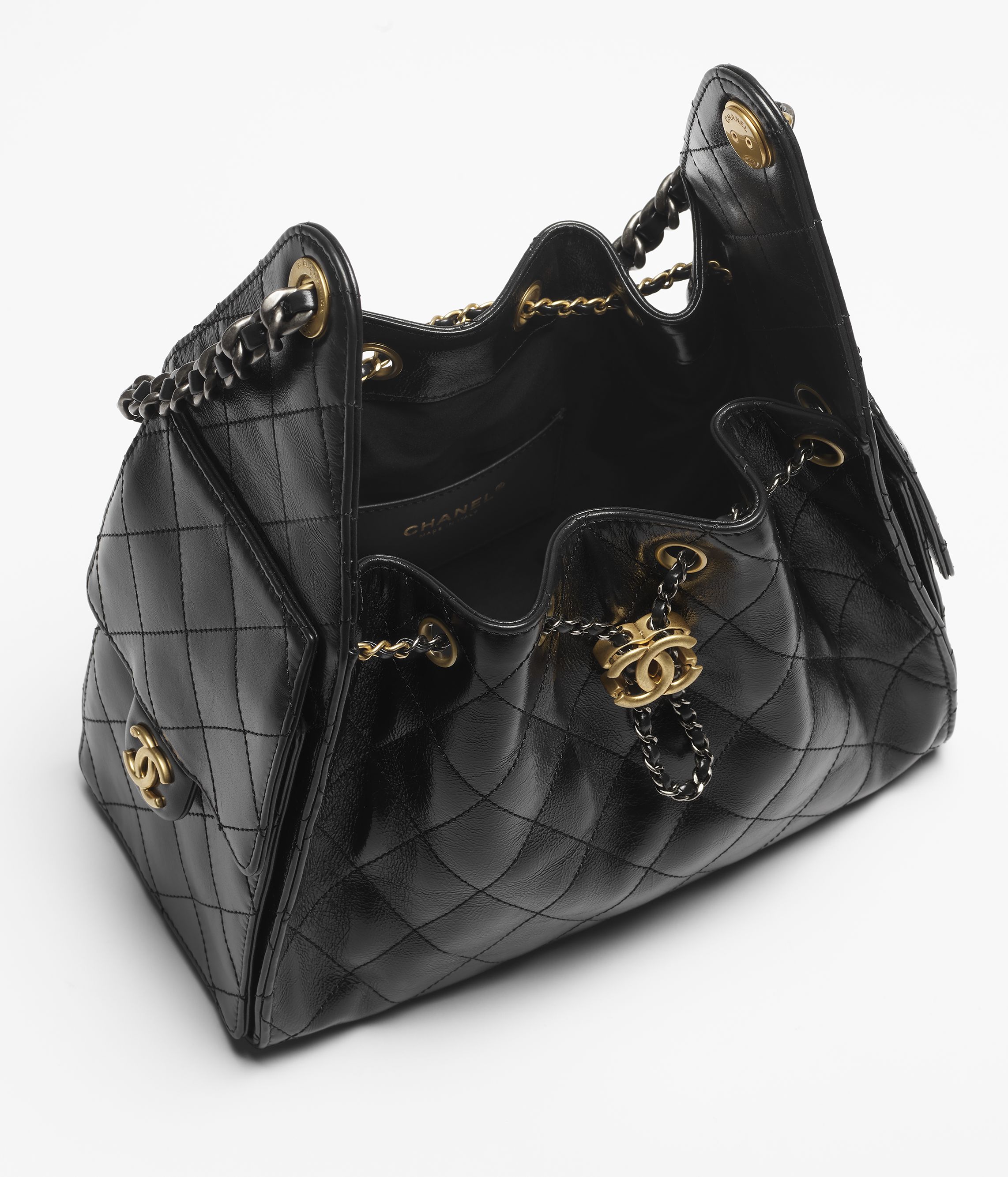 CHANEL】数量限定✨冬の新作！上質スエードのチェーンバッグ