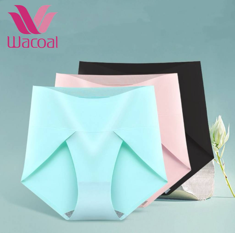 【Wacoal】【ハイウエスト補正ショーツ】食い込まないから着け心地が楽。綿100％のクロッチ、吸水性、通気性抜群。