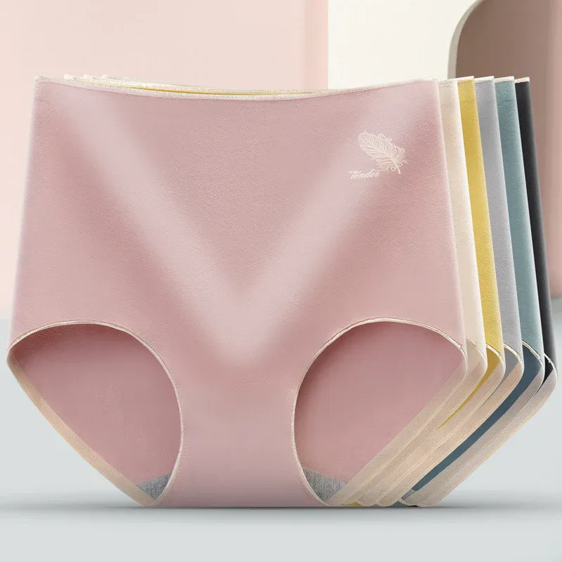 【Wacoal】【ハイウエスト補正ショーツ】食い込まないから着け心地が楽。綿100％のクロッチ、吸水性、通気性抜群。