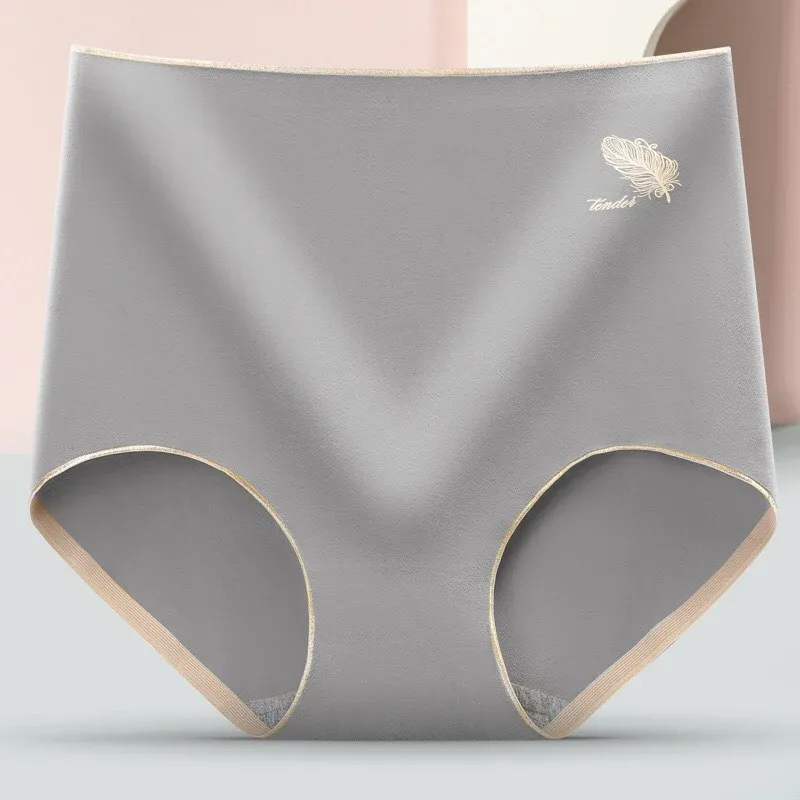 【Wacoal】【ハイウエスト補正ショーツ】食い込まないから着け心地が楽。綿100％のクロッチ、吸水性、通気性抜群。