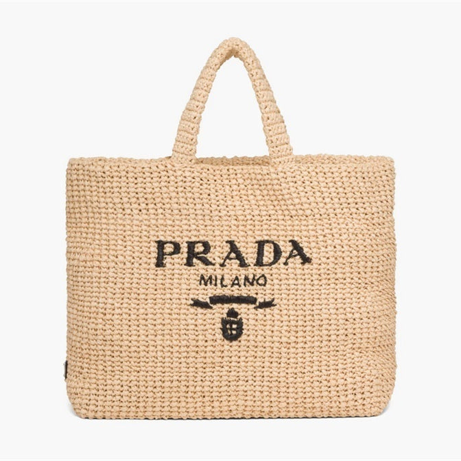 【Prada】長澤まさみさん着用！夏感あふれる新作“ストローバッグ”が登場