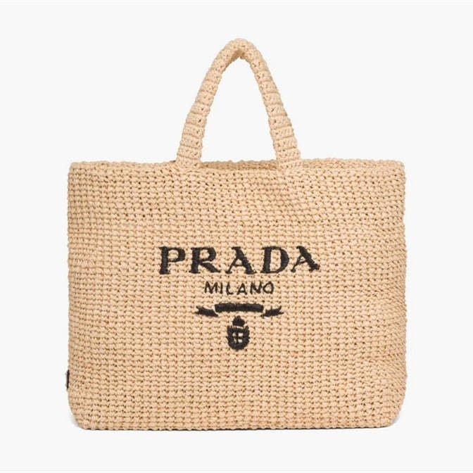 【Prada】長澤まさみさん着用！夏感あふれる新作“ストローバッグ”が登場