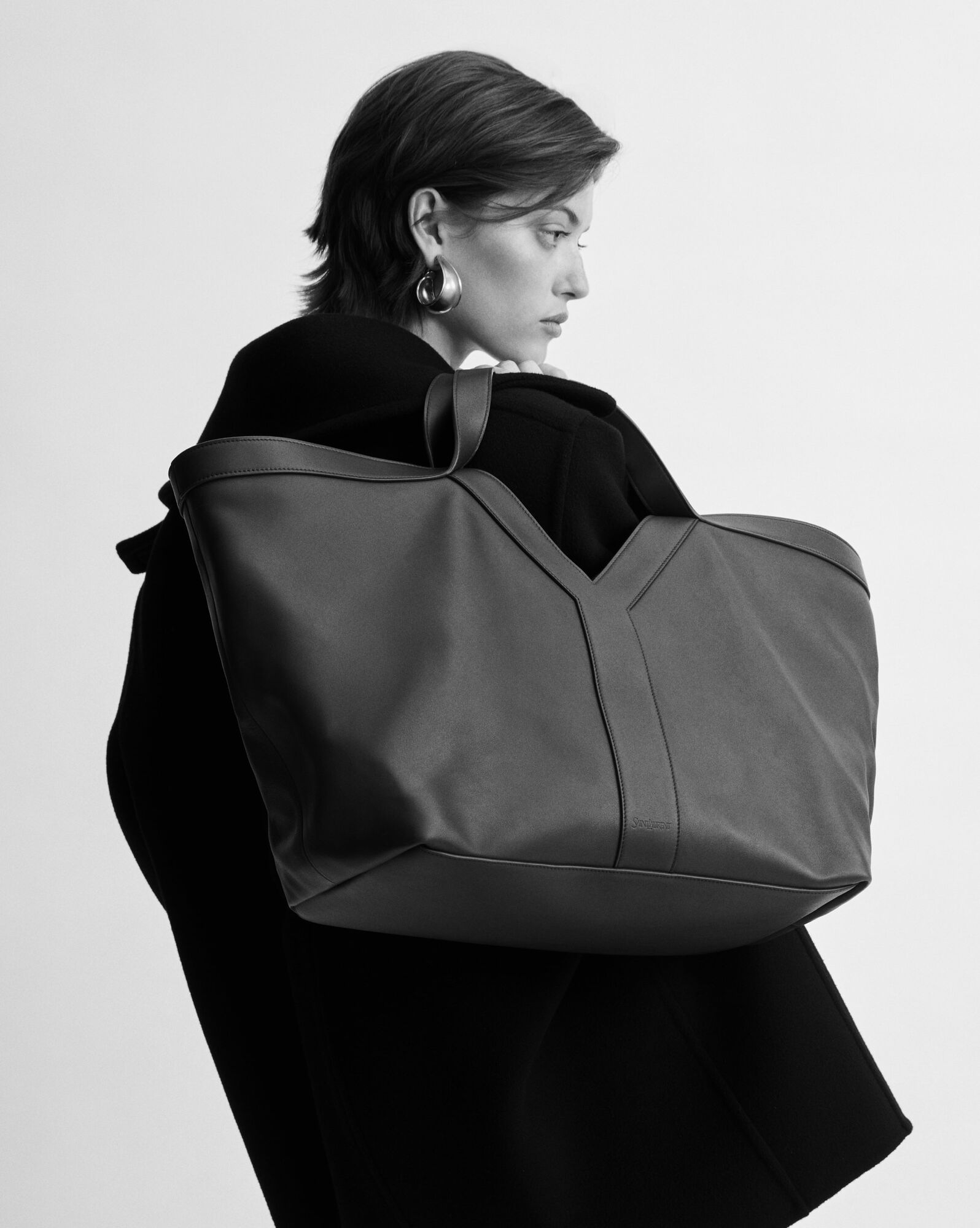 【Saint Laurent】✨水原希子さん愛用「Yレザー トートバッグ」✨ 国内入手困難の人気モデルが再入荷！