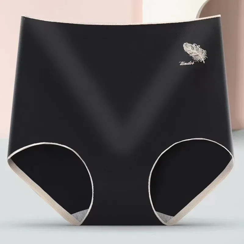 【Wacoal】【ハイウエスト補正ショーツ】食い込まないから着け心地が楽。綿100％のクロッチ、吸水性、通気性抜群。