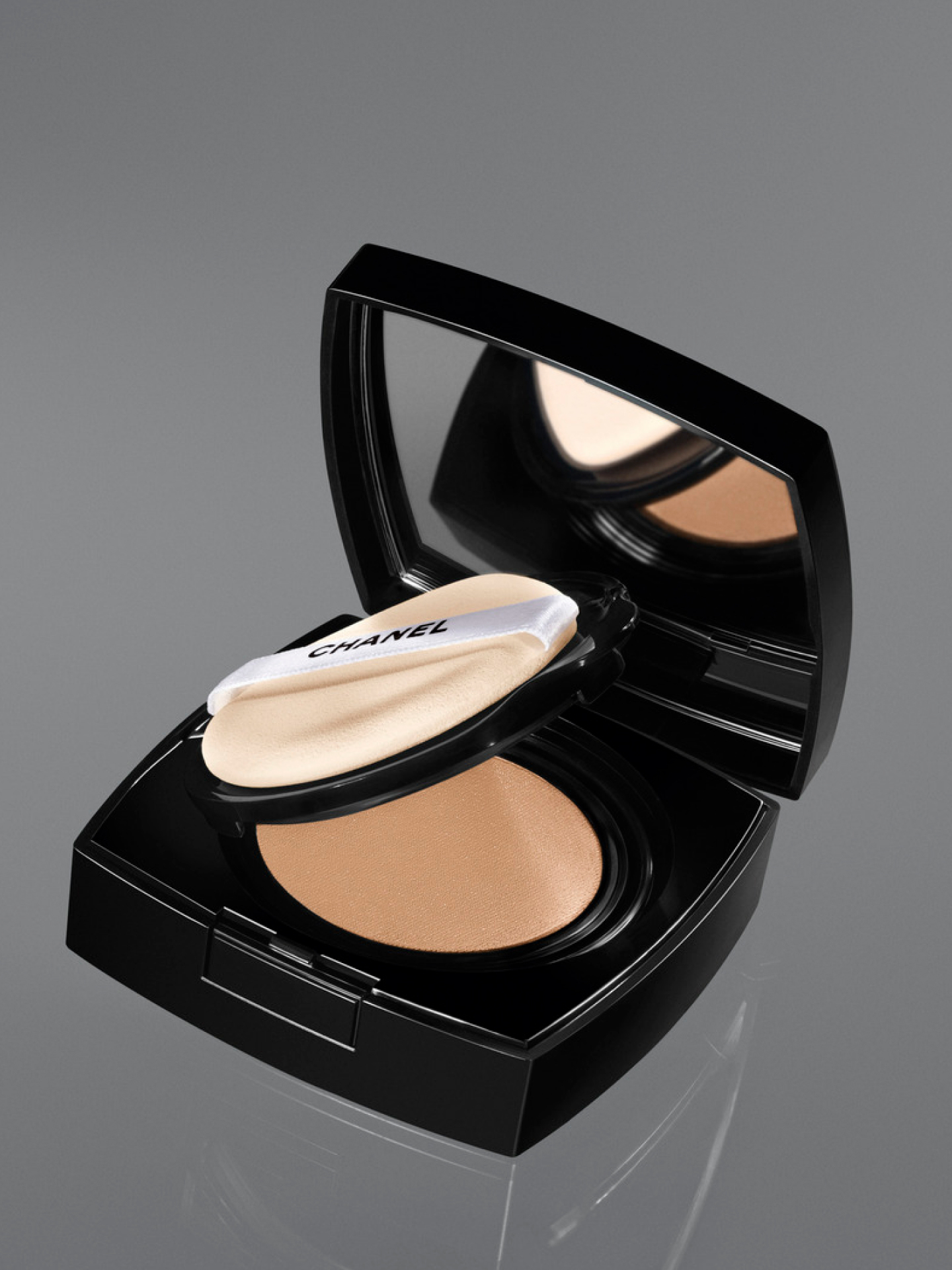 CHANEL シャネル レ ベージュ グロー クッションファンデーション 軽やかなカバー力・フィット感・うるおいツヤ肌