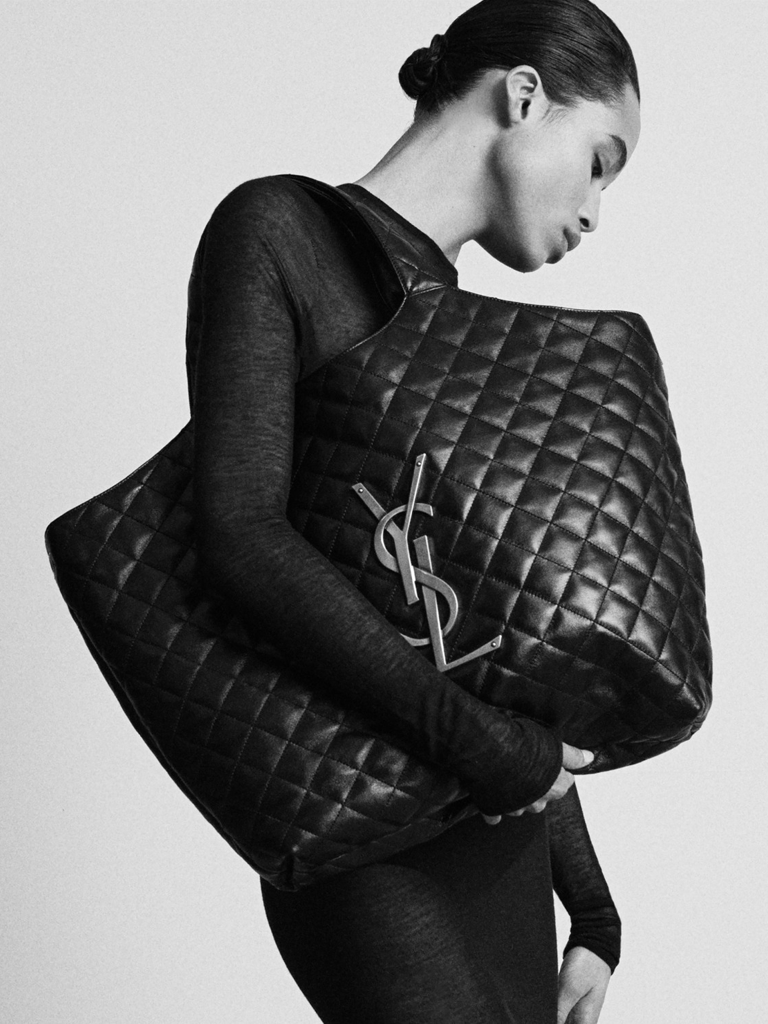 YSL サンローラン レディース ブラック ICARE XL ショッピングバッグ ラムスキン トートバッグ