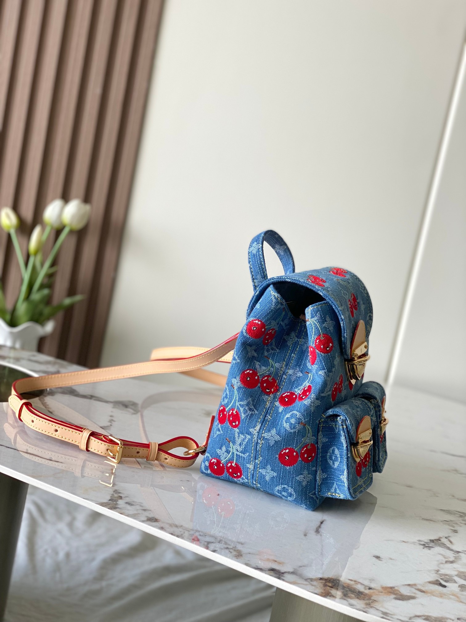 【ヴェニス バックパック】M13679 デニム／チェリー