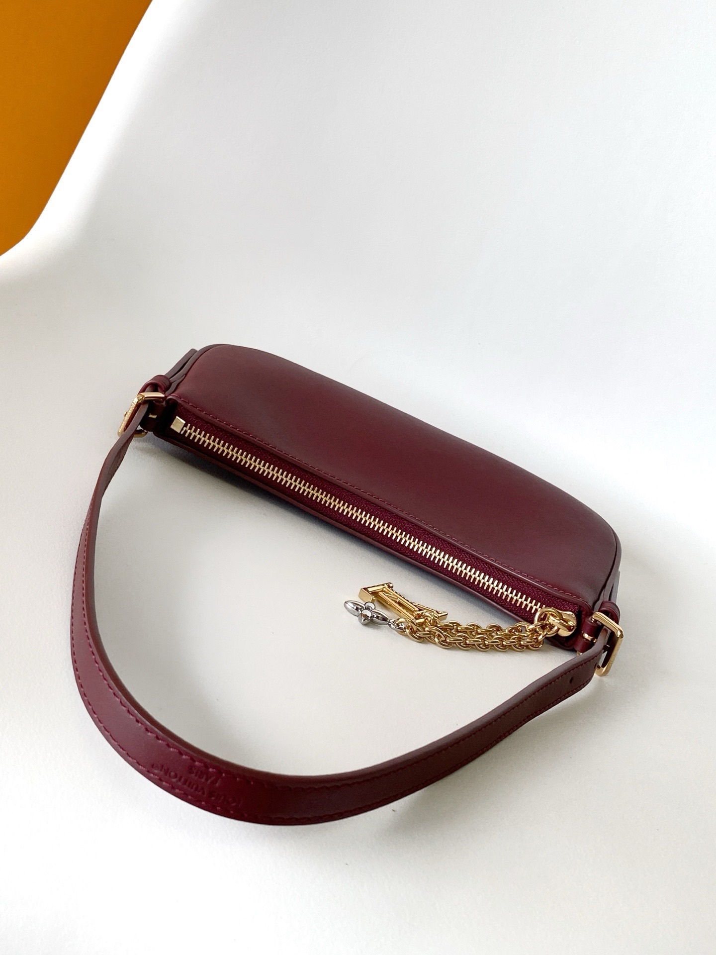 M25650 ボルドー Pochette LV Bloom