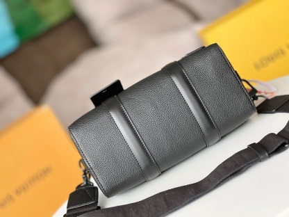 ChatGPT 说：  City Keepall バッグ