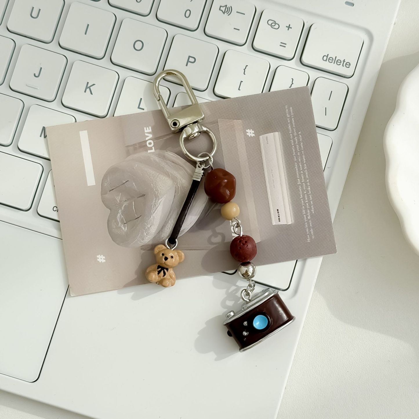 レトロなカメラビーズの携帯電話チェーンクリエイティブキーホルダー&バッグチャーム,クマのペンダント付きかわいいccdスタイルのアクセサリー - 