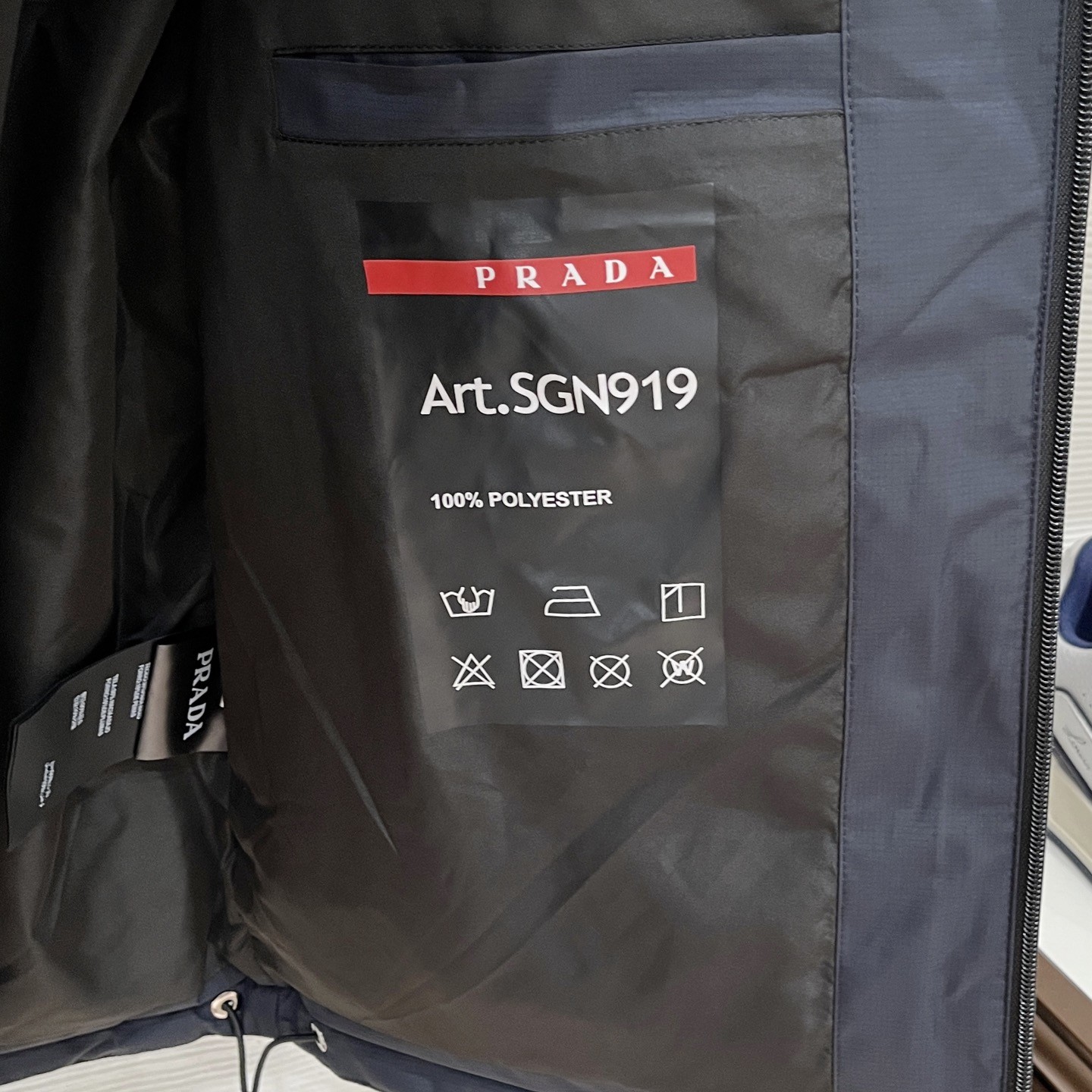 PRADA プラダ 2025最新款 メンズダウンジャケット ブラック/ネイビー