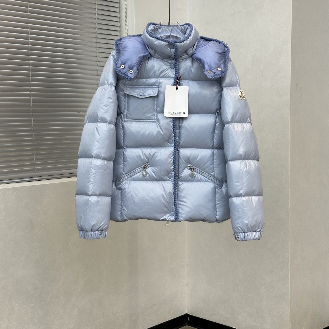 MONCLER モンクレール Glareins 編み込み飾り 調節可能フード ショート丈 ダウンジャケット レディース ライトブルー