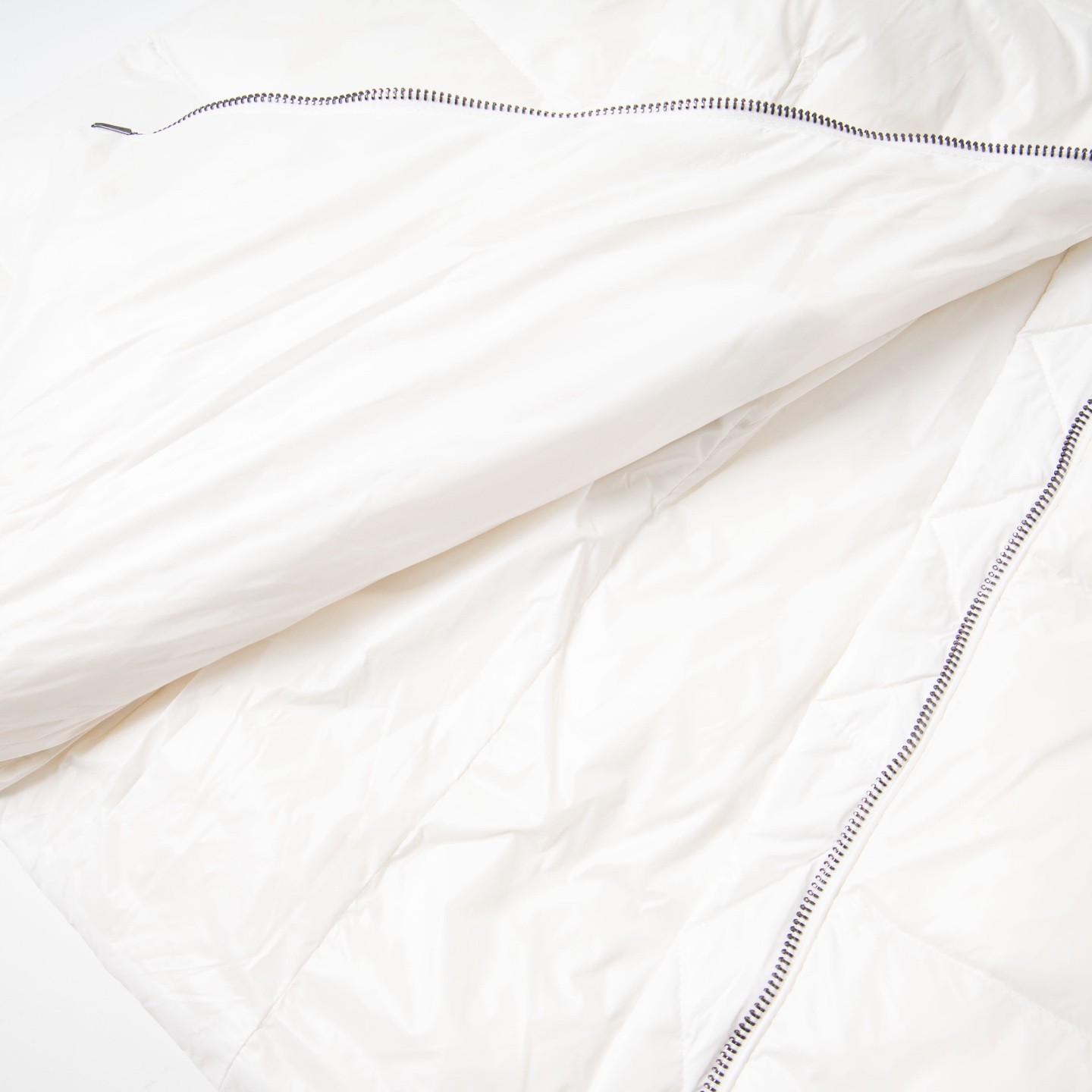 Moncler モンクレール 2025秋冬新作 Boed レディース ショートダウンジャケット 白 フォックスファーカラー ベルト付き