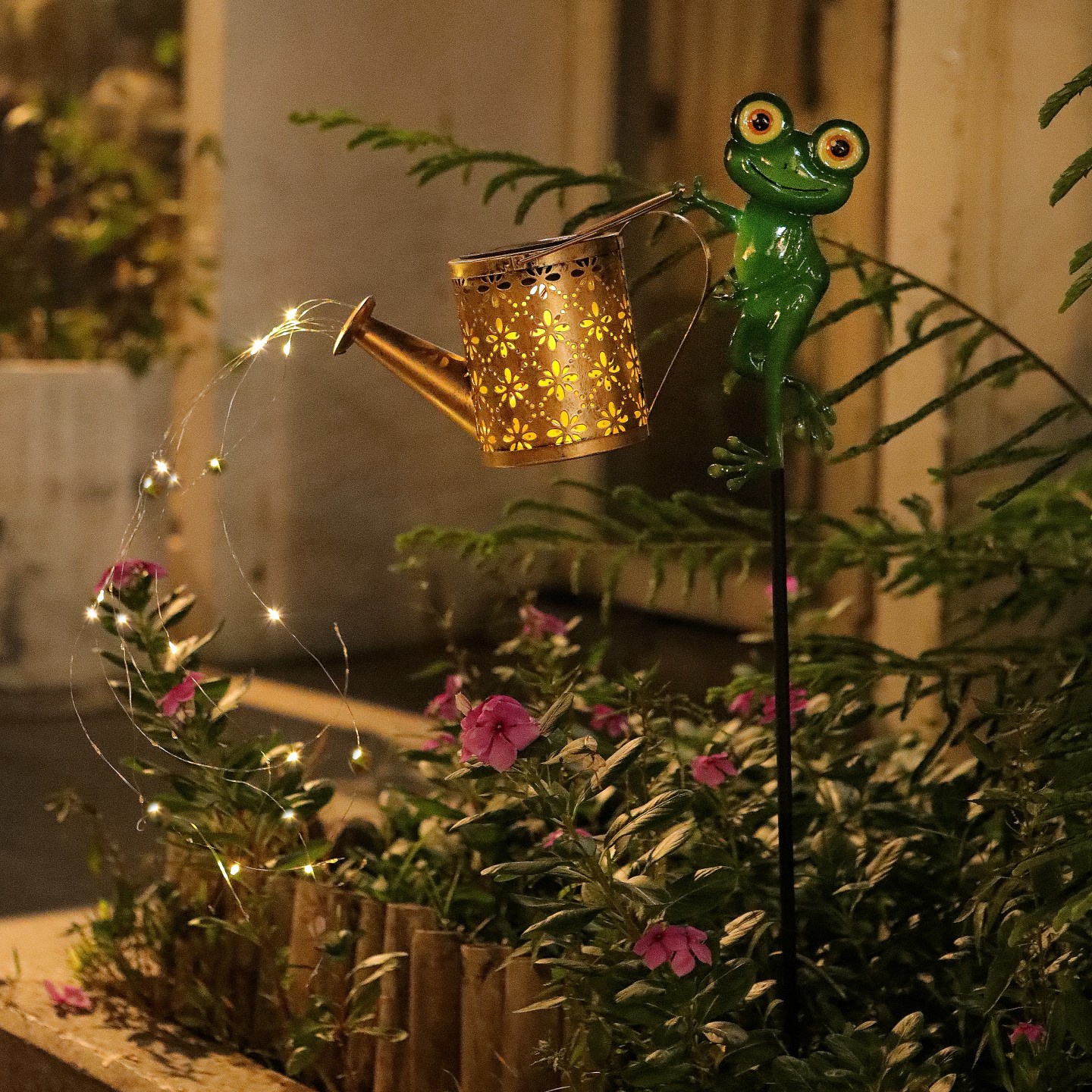 【ใช้โซล่าเซลล์ ไม่เสียค่าไฟสักบาท】ไฟสนามหญ้ารูปทรงซานตาคลอสพลังงานแสงอาทิตย์