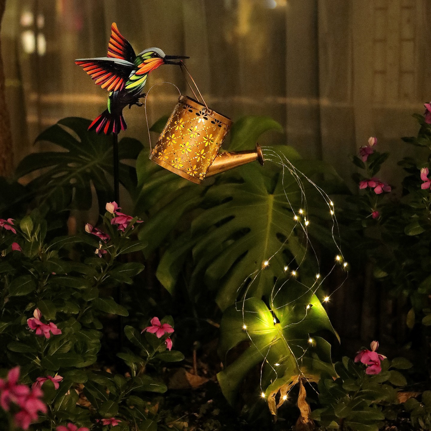 【ใช้โซล่าเซลล์ ไม่เสียค่าไฟสักบาท】ไฟสนามหญ้ารูปทรงซานตาคลอสพลังงานแสงอาทิตย์