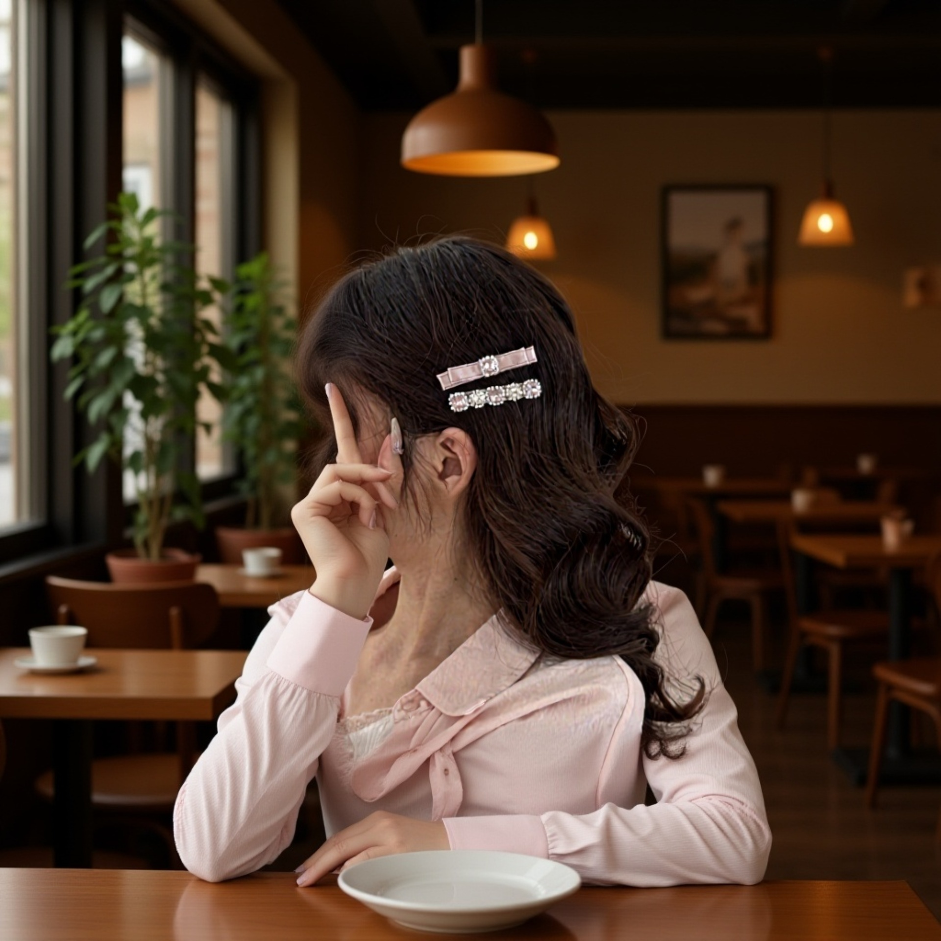 時尚氣質閃鑽髮夾近拍