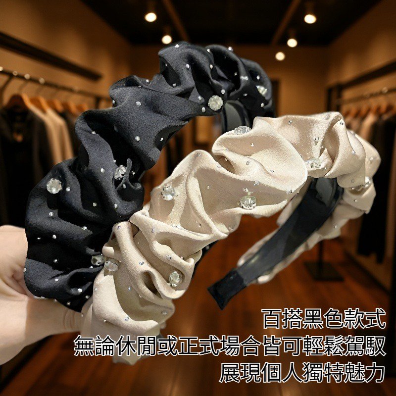 時尚黑色褶皺髮箍細節特寫
