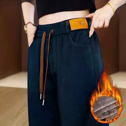 加絨厚款牛仔褲，舒適彈性牛仔布料，高腰包裹小腹，視覺上拉長腿部線條，實現極致顯瘦