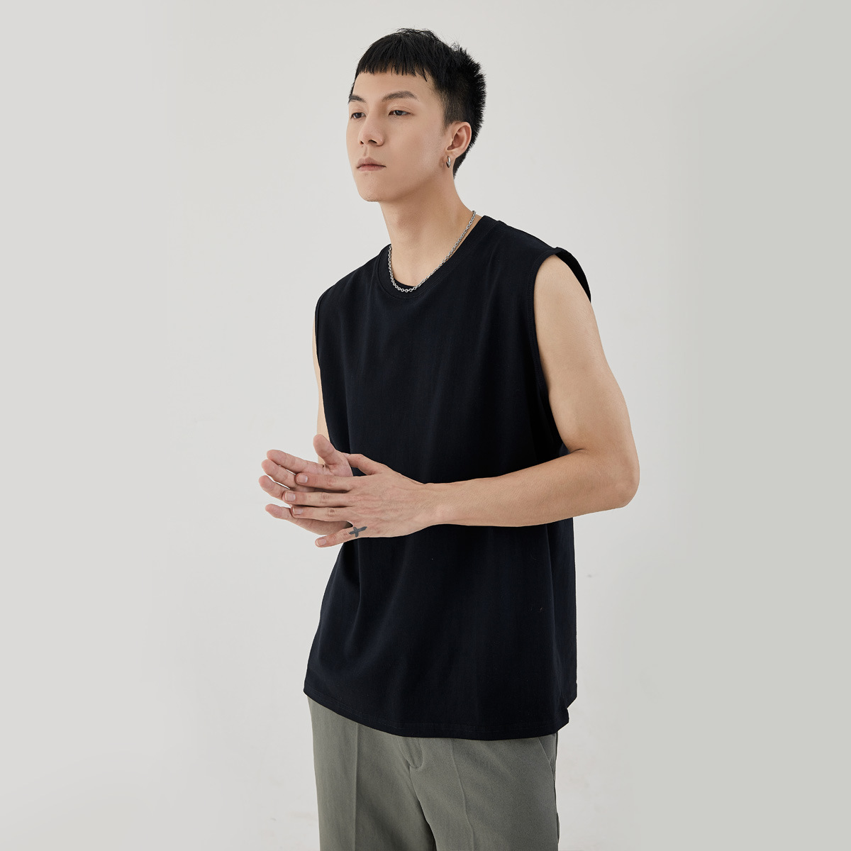 男夏簡約基礎款無袖背心