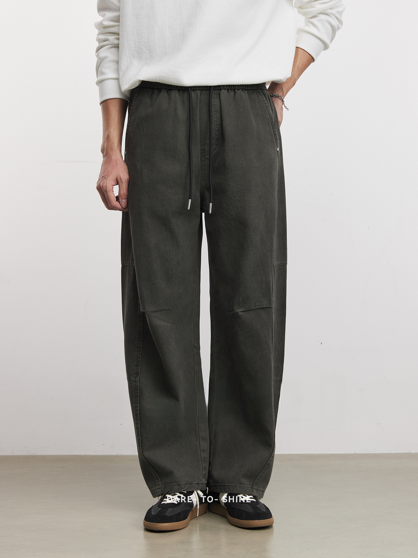 男春季彎刀傘兵褲