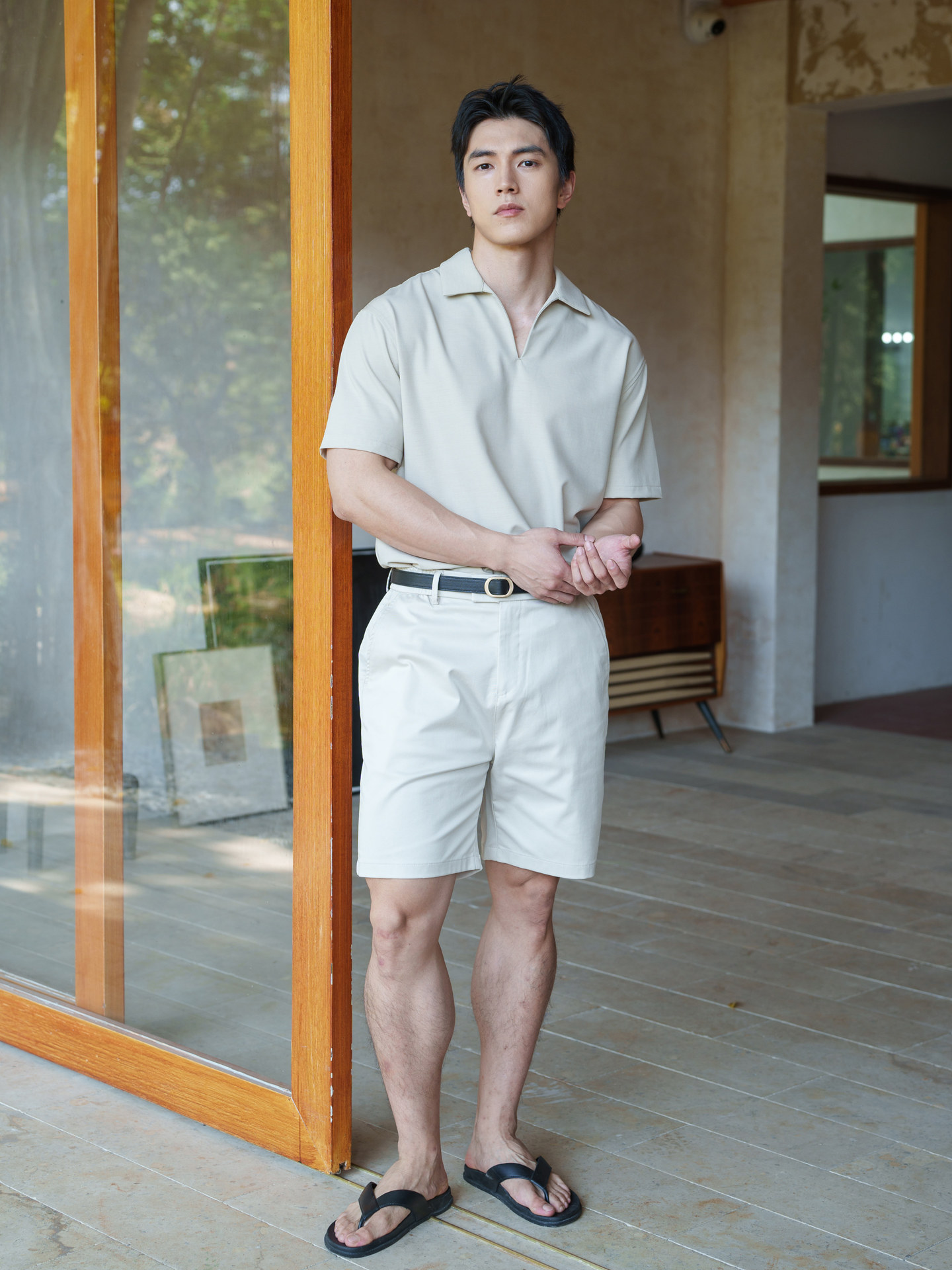 男夏啞光肌理透氣V領短袖T恤