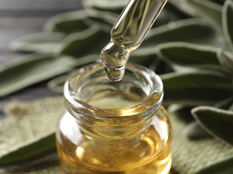 セージ油エッセンシャルオイル