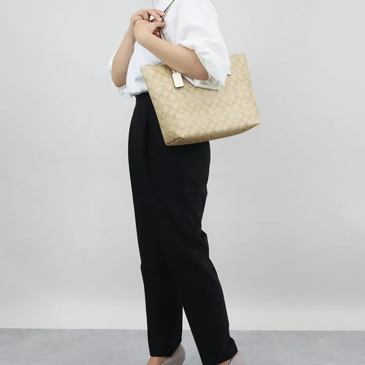 COACH ジップトップ トート 30 PVC トートバッグ