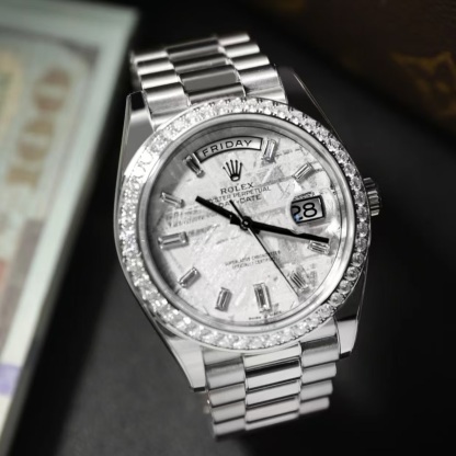 Day-Date 40(デイデイト) 40 | オイスター、40 mm、ホワイトゴールド、ダイヤモンド  リファレンス 228349RBR-0040