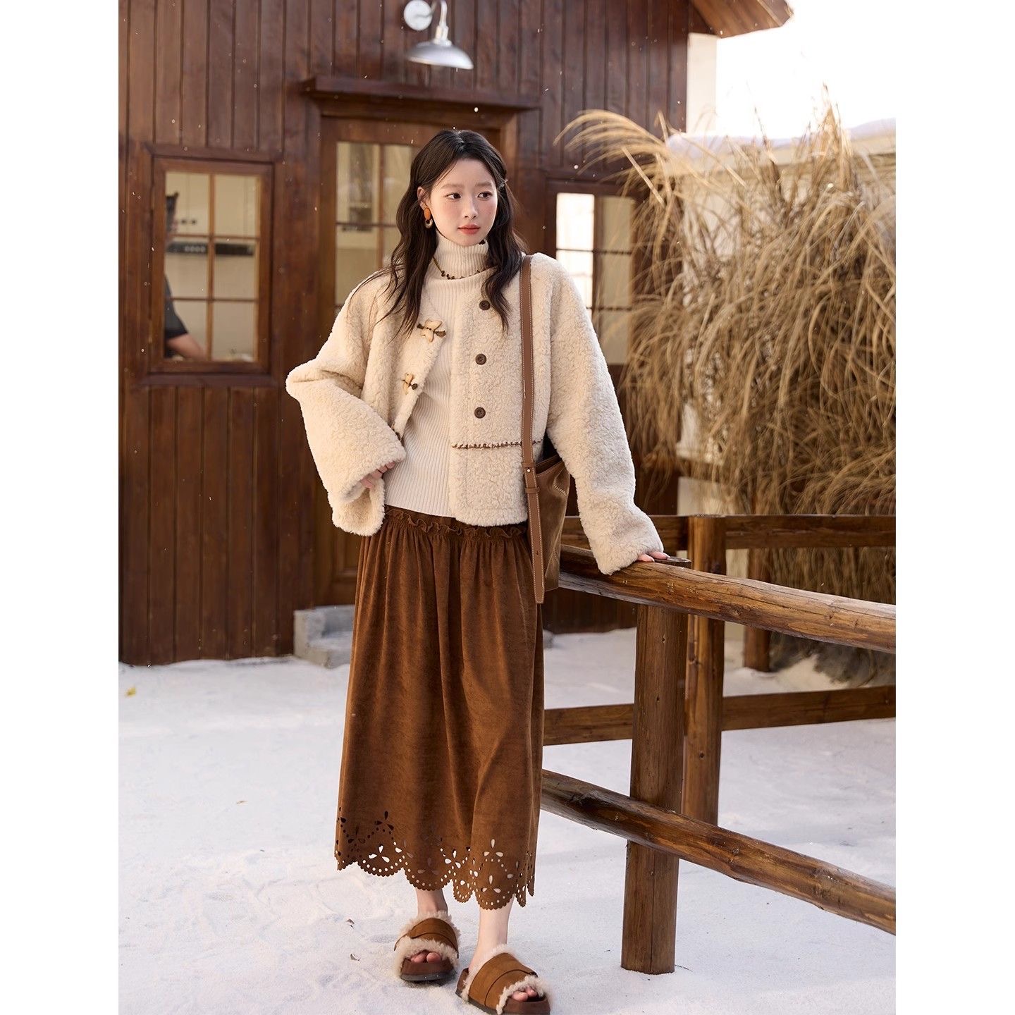 奶茶杏仿羊羔毛外套女|2025秋冬新款女裝|短款皮毛一體復古外套