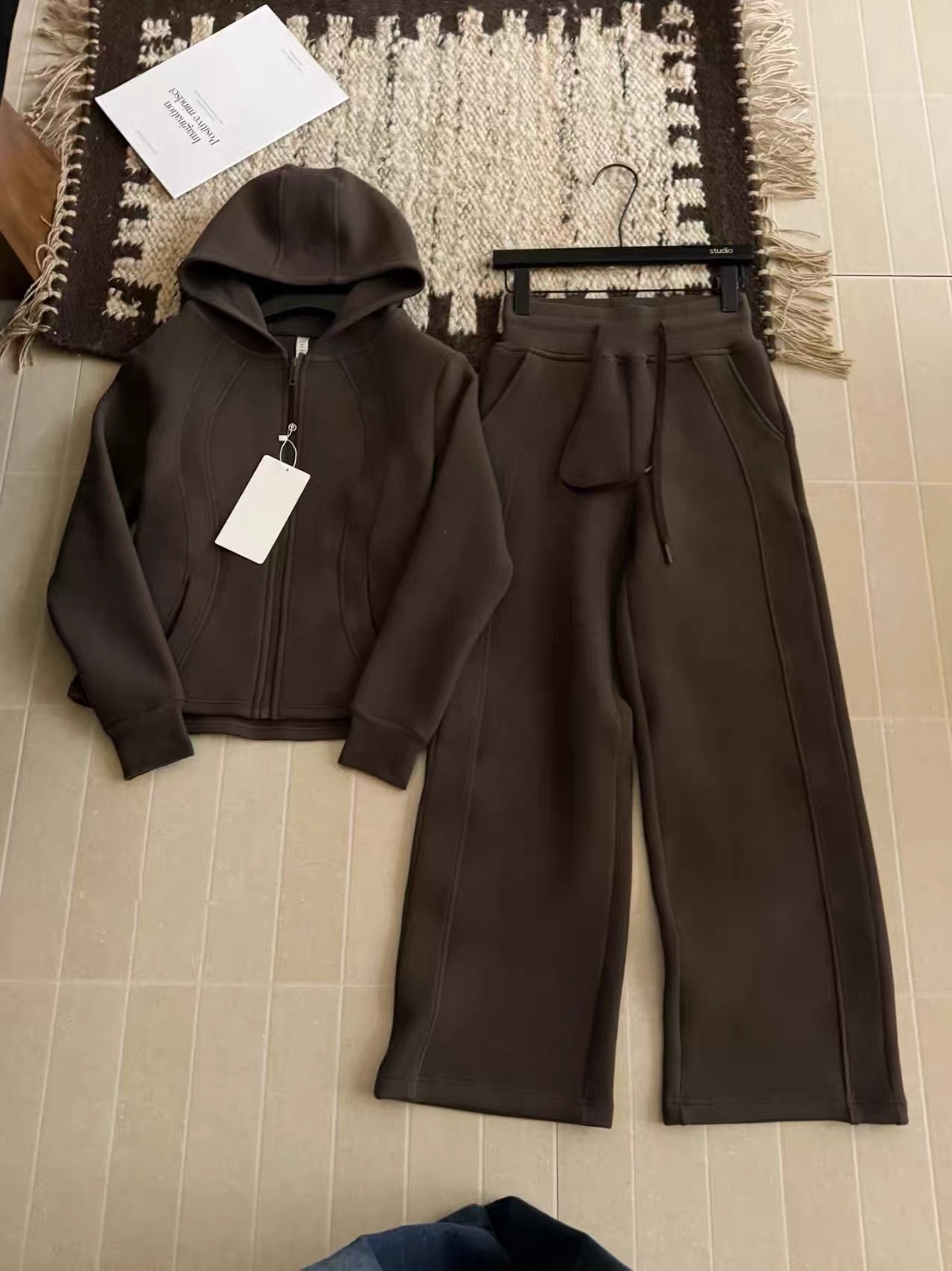 秋冬必備顯瘦套裝 | 運動通勤 & 保暖顯瘦兩不誤 | 防風連帽套裝收腰✨