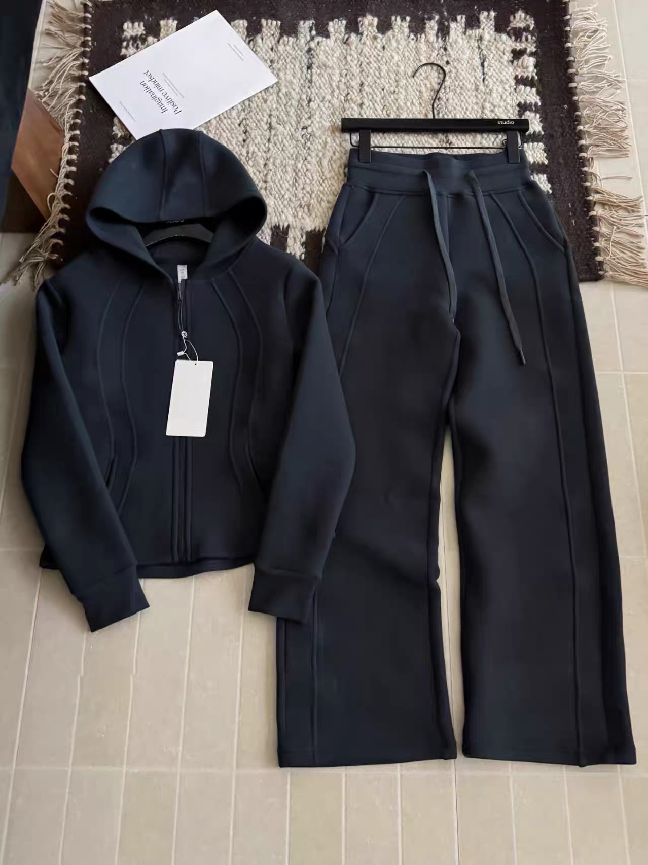 秋冬必備顯瘦套裝 | 運動通勤 & 保暖顯瘦兩不誤 | 防風連帽套裝收腰✨
