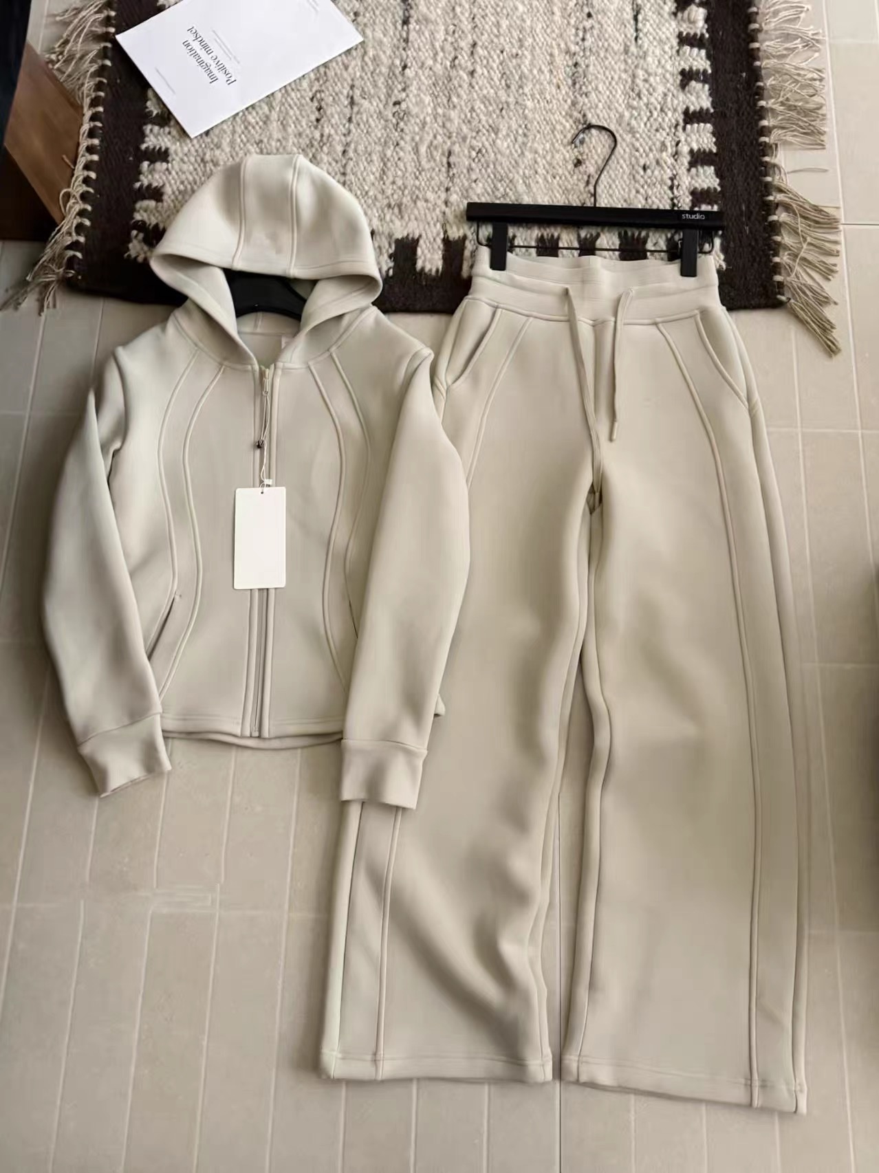 秋冬必備顯瘦套裝 | 運動通勤 & 保暖顯瘦兩不誤 | 防風連帽套裝收腰✨