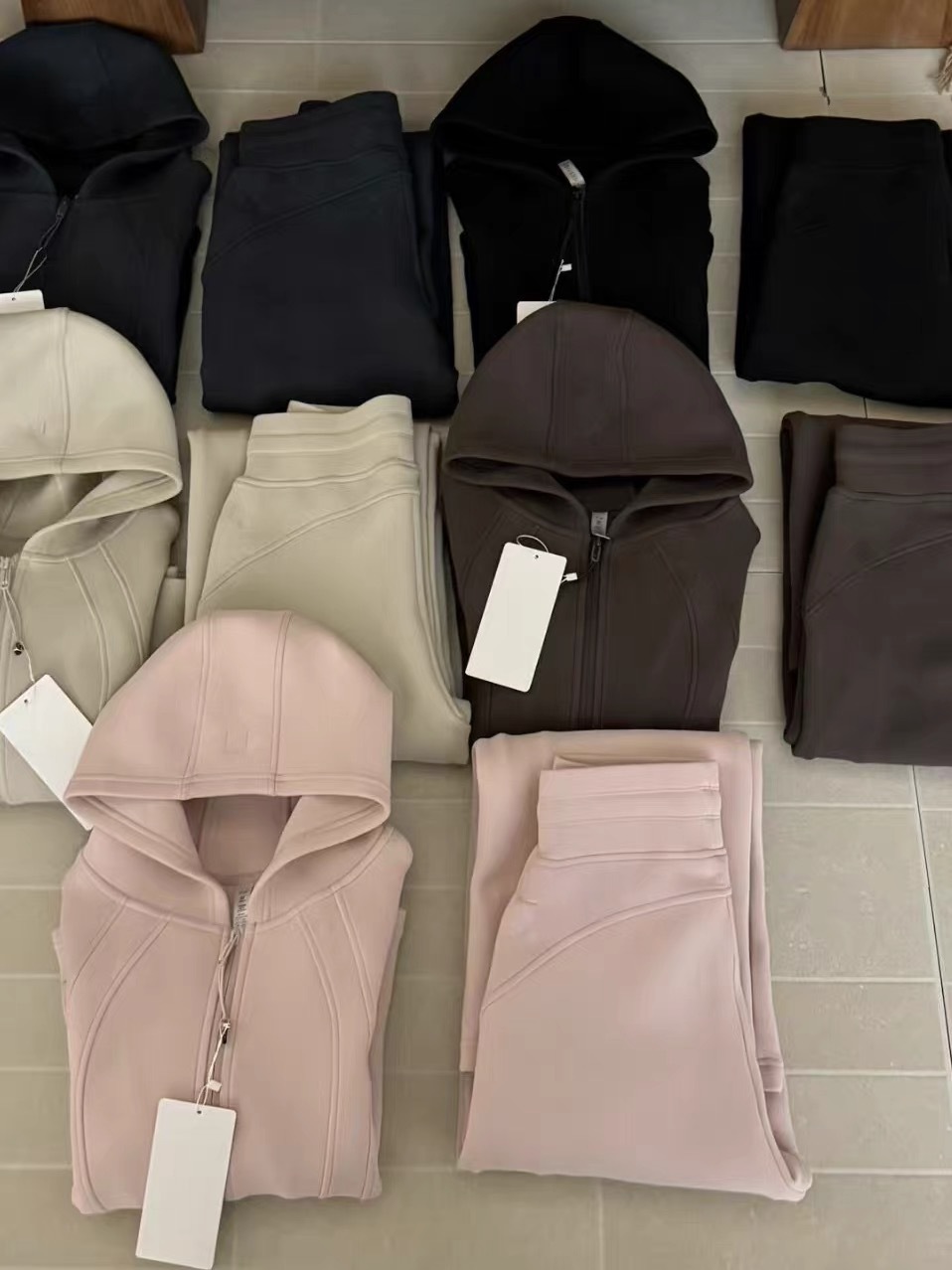 秋冬必備顯瘦套裝 | 運動通勤 & 保暖顯瘦兩不誤 | 防風連帽套裝收腰✨