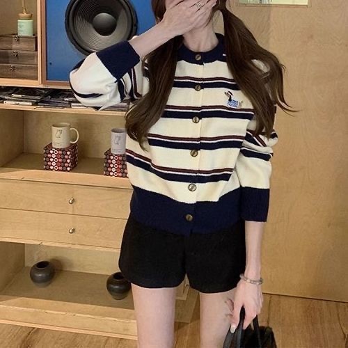 小狗刺繡百搭針織|撞色條紋圓領上衣|秋冬穿搭針織毛衣短版外套 