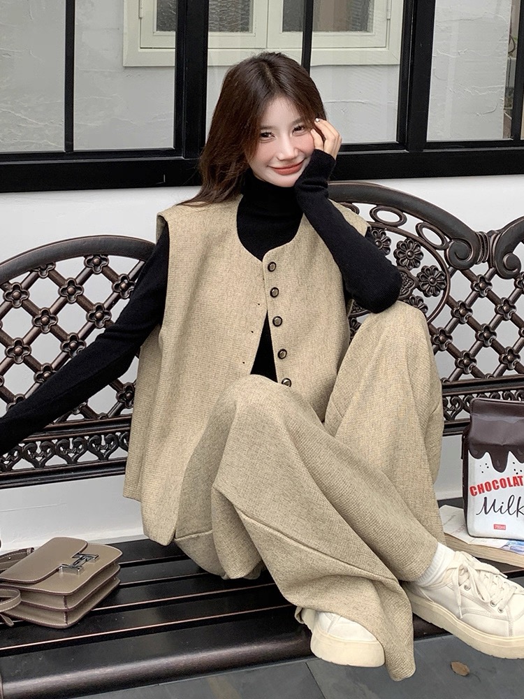 卡其色西裝馬甲闊腿褲套裝｜高級感簡約｜大尺碼微胖女｜寬鬆時尚套裝