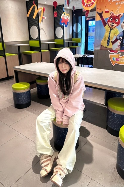 春季通勤重工貼布刺繡連帽衛衣 | 韓版寬鬆百搭外套上衣