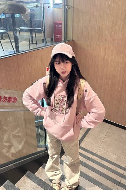 春季通勤重工貼布刺繡連帽衛衣 | 韓版寬鬆百搭外套上衣