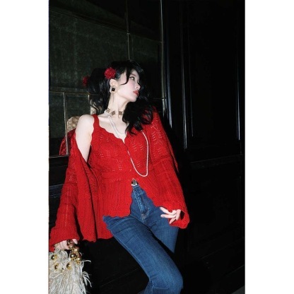 秋季新款 V 領微喇兩件組 | 法式立體提花吊帶 + 開衫時尚套組