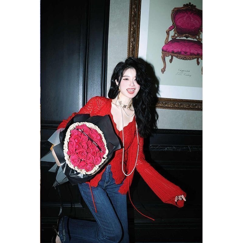 秋季新款 V 領微喇兩件組 | 法式立體提花吊帶 + 開衫時尚套組