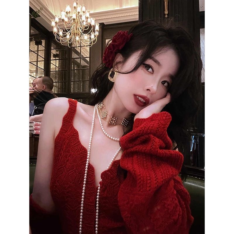 秋季新款 V 領微喇兩件組 | 法式立體提花吊帶 + 開衫時尚套組