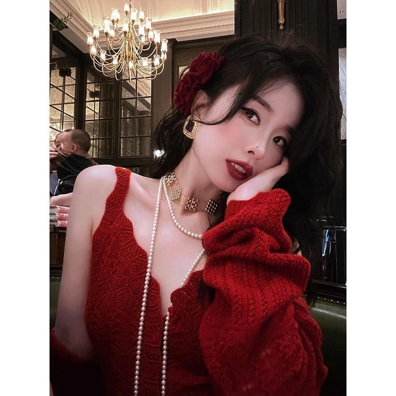 秋季新款 V 領微喇兩件組 | 法式立體提花吊帶 + 開衫時尚套組