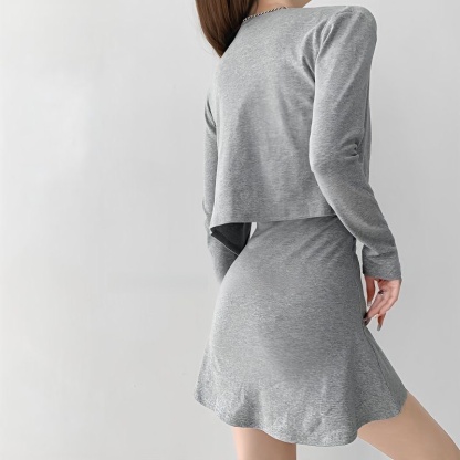 春秋氣質兩件組 | 修身短款魚尾吊帶連身裙 | 長袖針織坎肩開衫外搭【深灰色、淺灰色 努力補貨中】