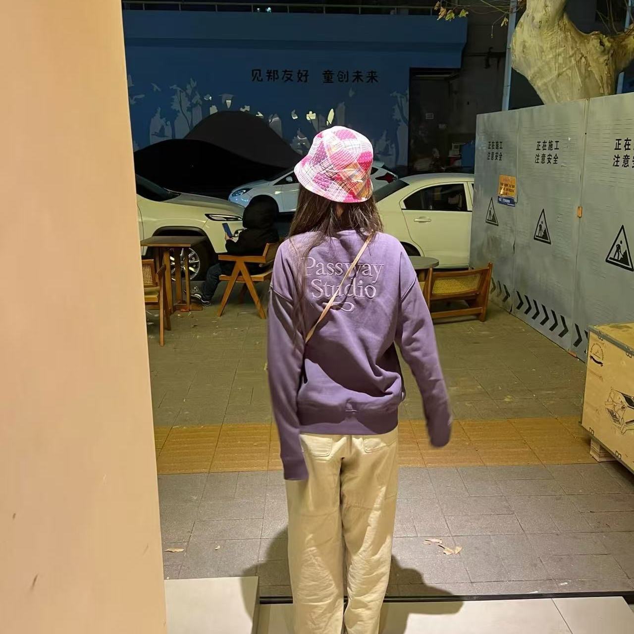 情侶款高級質感衛衣 | 早春刺繡 LOGO 圓領 | 寬鬆休閒無帽百搭上衣