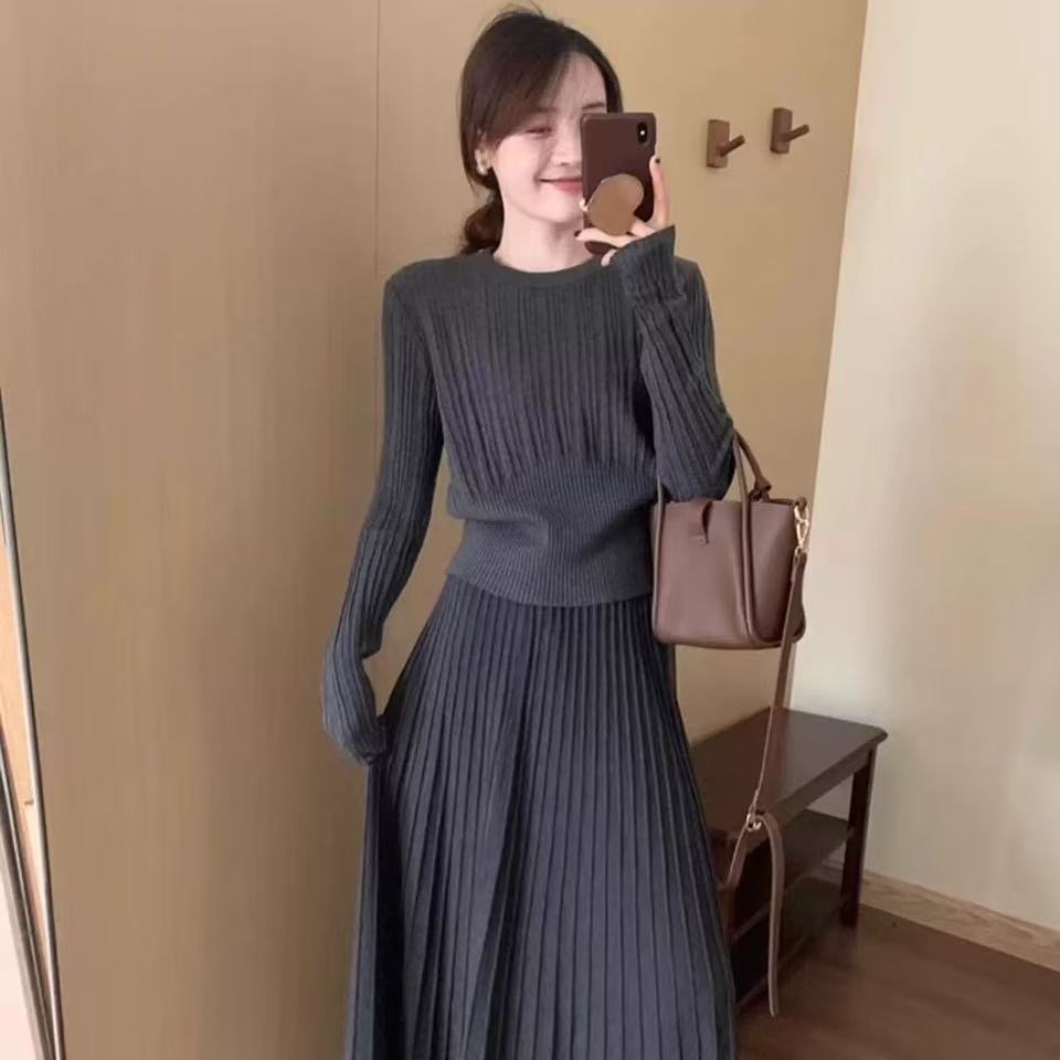 秋季新款收腰顯瘦針織套裝 | 圓領針織打底衫 + 半身裙 | 高級感穿搭