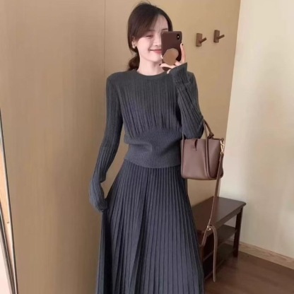 秋季新款收腰顯瘦針織套裝 | 圓領針織打底衫 + 半身裙 | 高級感穿搭