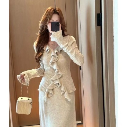 早秋韓系超美穿搭兩件式套裝 | 荷葉邊針織上衣 + 半身裙